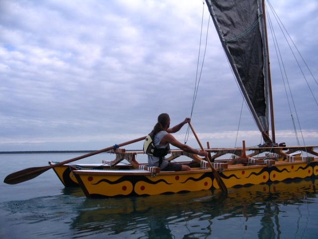  Paddles and canoes 
